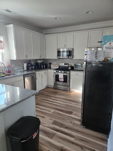 Building Photo - 370 Holly Grove Dr