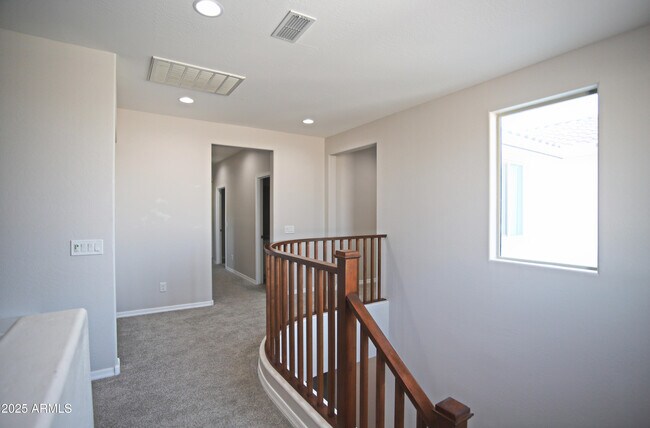 Building Photo - 947 E Ladbroke Way