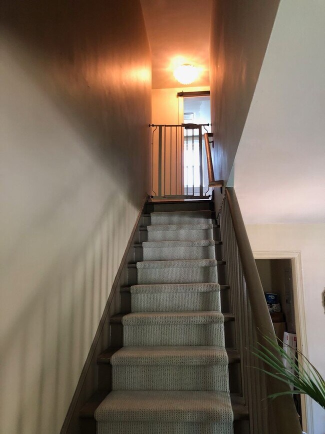 Building Photo - 1713 McHenry Ave