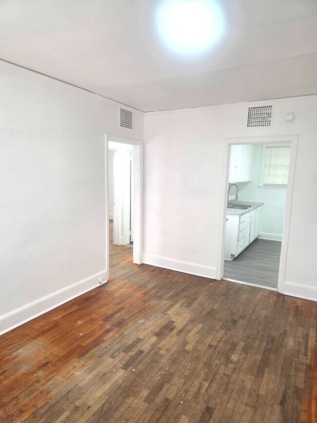 Building Photo - Two Bedroom Apt For Rent in Sumter SC! Two Weeks FREE!