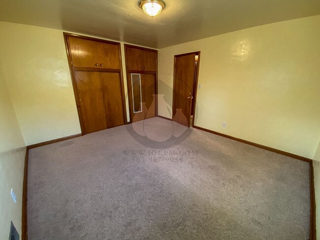 Building Photo - Adorable Single Level Home