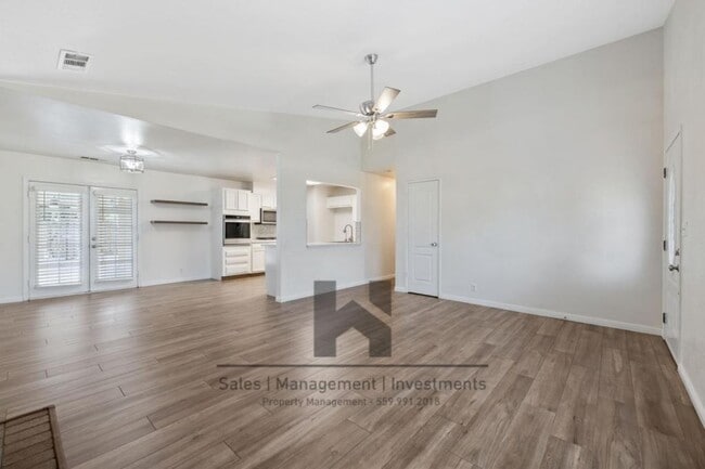 Building Photo - 2651 Elsinore St