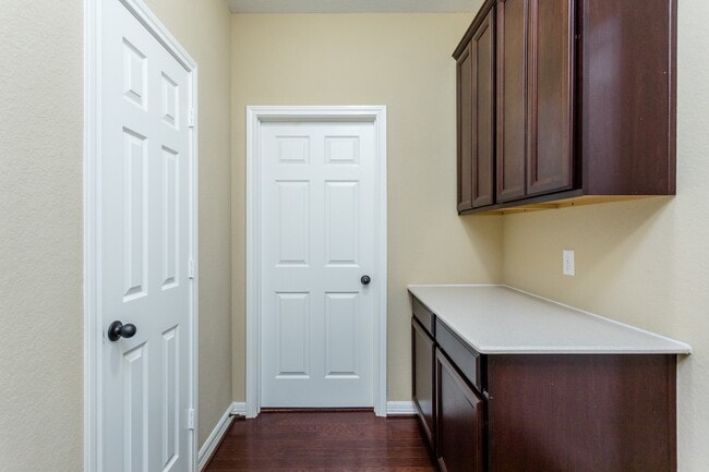 Building Photo - 7810 Deep Green Dr