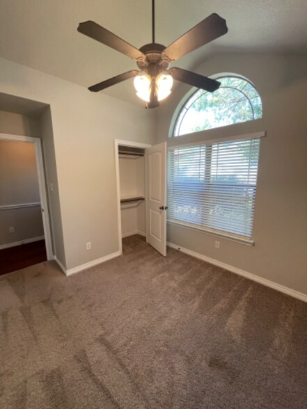 Building Photo - 217 Hilltop Dr