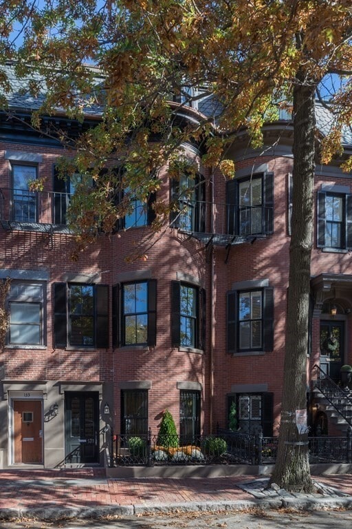 Building Photo - 131 W Newton St