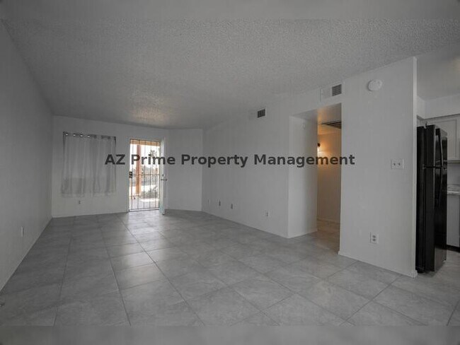 Building Photo - 2220 W Dora St