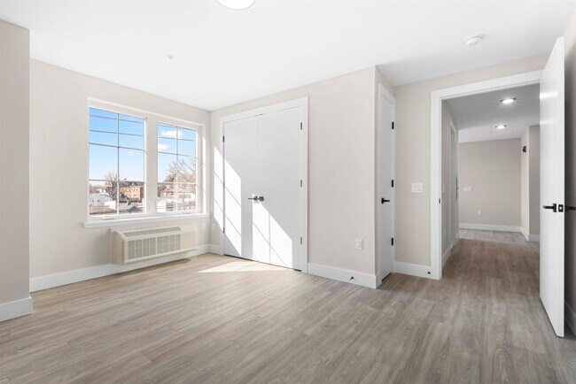 Building Photo - 212 70th St