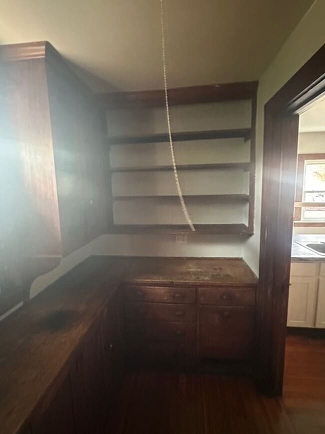 Building Photo - Spacious Single Family 4-Bedroom 1.5-Bath Home For Rent