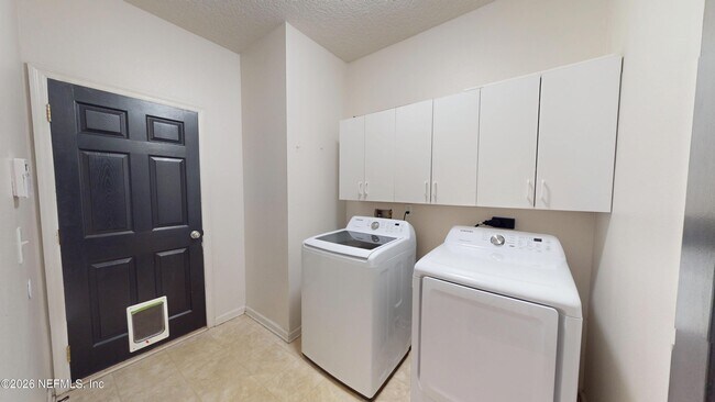 Building Photo - 1063 Collinswood Dr W