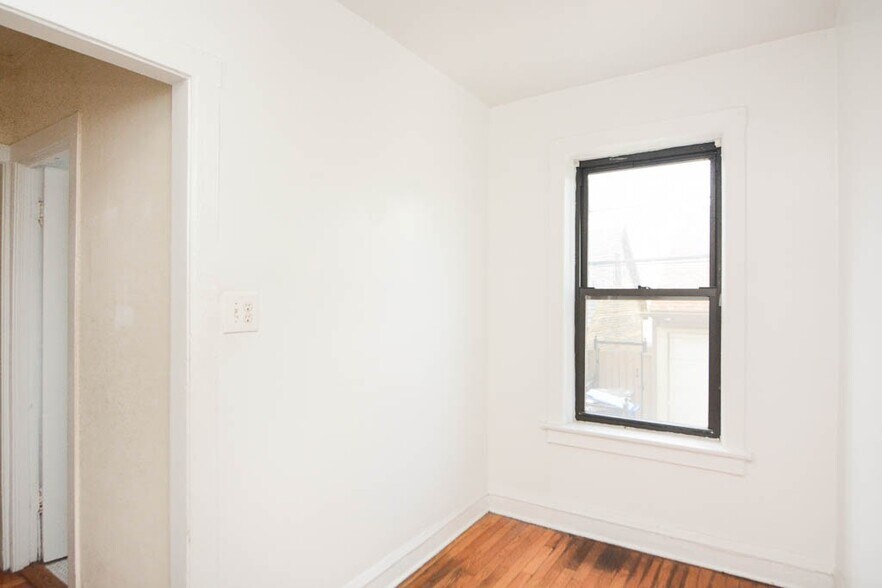 Building Photo - 3310 W Schubert Ave