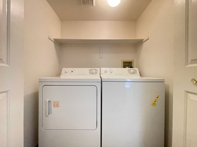 Building Photo - 3bedroom home in a GATED community near the strip