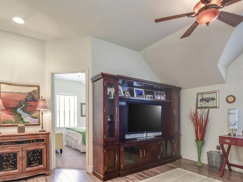 Building Photo - 1024 Provence Village Dr