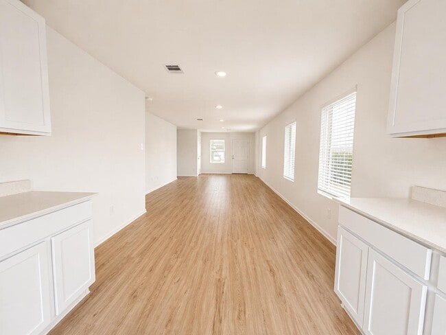 Building Photo - 1515 Las Cuevas Dr