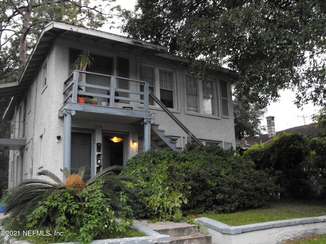 Building Photo - 1718 Pine Grove Ave