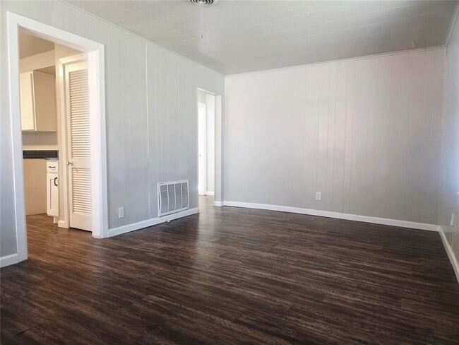 Building Photo - 307 E Kittyhawk Dr