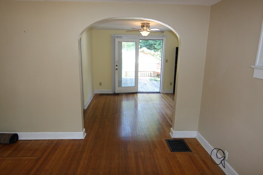 Building Photo - 5623 Winthrop Avenue