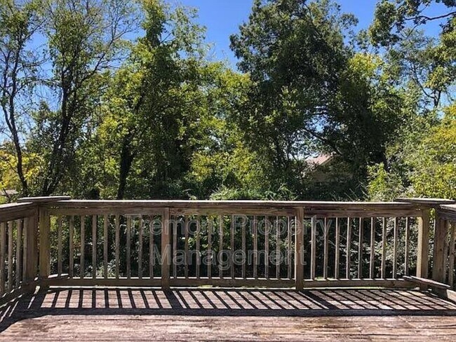 Building Photo - 108 Lawn St