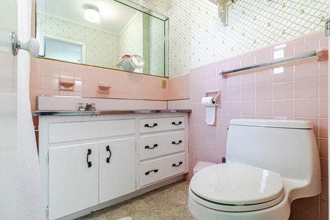 Building Photo - 1300 SE 7th Ct