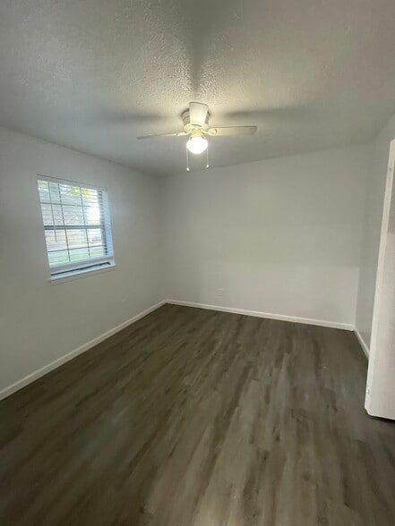 Building Photo - 115 Myatt Dr