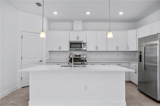 Building Photo - 18311 Ridgeline Dr
