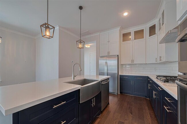 Building Photo - 1237 W 23rd St