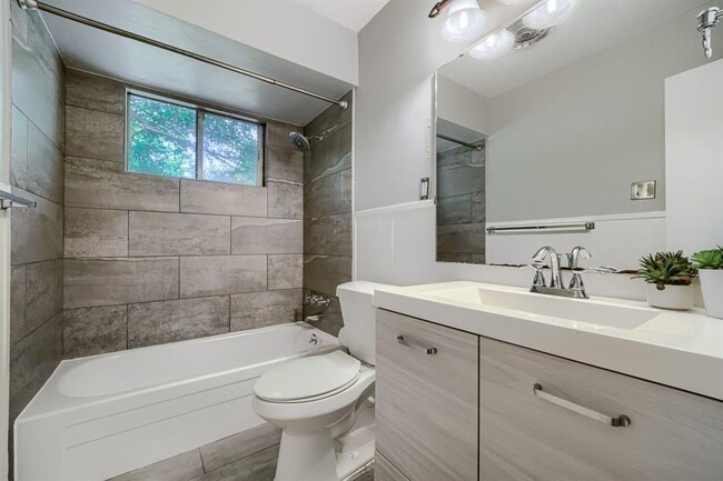 Building Photo - 8308 Hathaway Dr