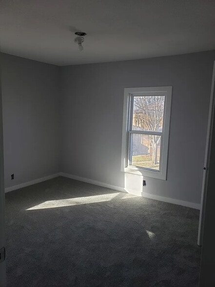 Building Photo - 308 Como Ave