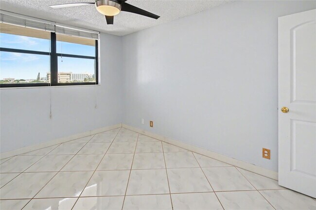 Building Photo - 801 N Ocean Blvd