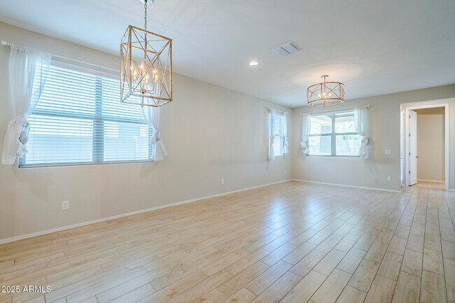 Building Photo - 9910 E Theia Dr