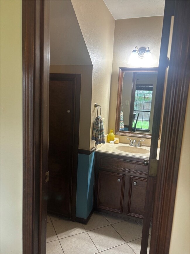Building Photo - 9948 Twin Shores Dr