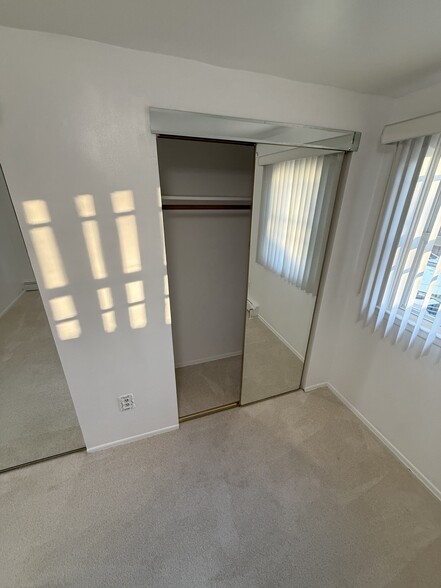 Building Photo - 2355 Vista Ct