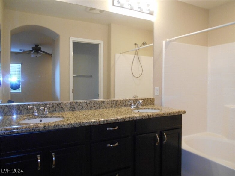 Building Photo - 6820 Majestic Palm Dr