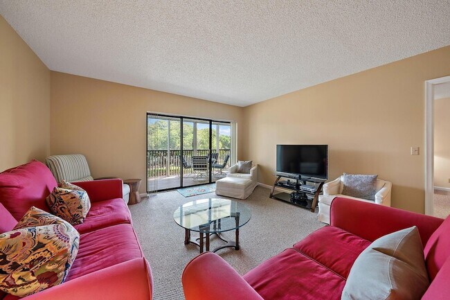 Building Photo - 300 N Hwy A1A