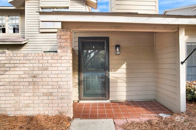 Building Photo - 200 Parma Dr