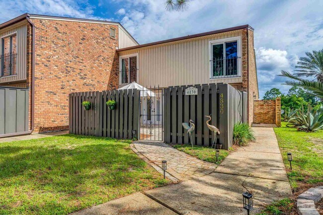 Building Photo - 4830 Huron Dr