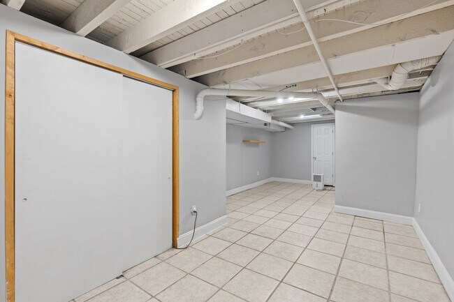 Building Photo - Beautiful 3 bedroom 3 bathroom townhouse in Federal Hill