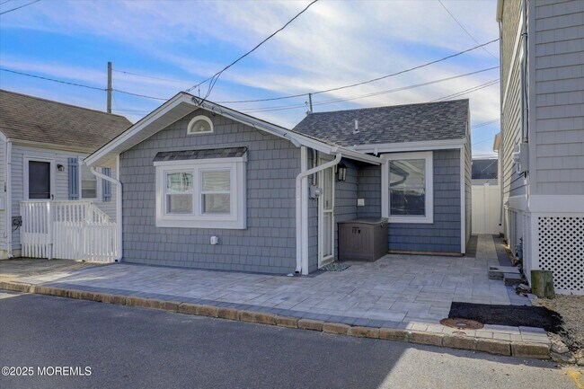 Building Photo - 12 W Rutherford Ln