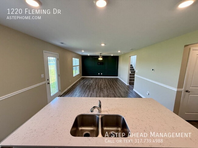 Building Photo - 1220 Fleming Dr