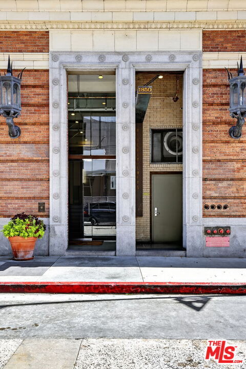 Building Photo - 1850 Industrial St