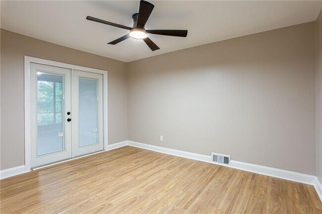 Building Photo - 629 Clairmont Cir