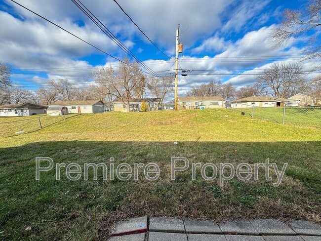 Building Photo - 6206 E 155th St