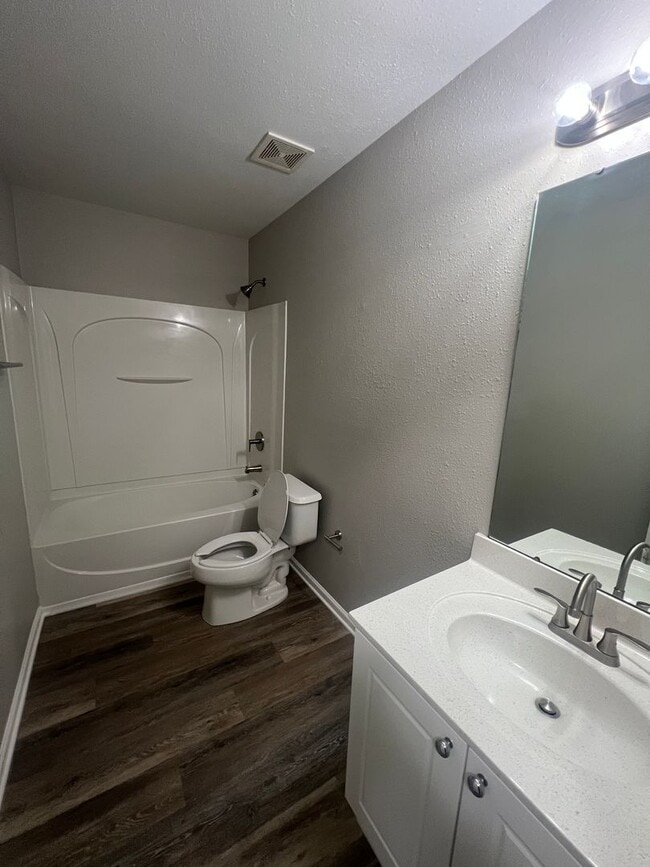 Building Photo - Charlotte Home for Rent (4 beds, 2.5 Baths)