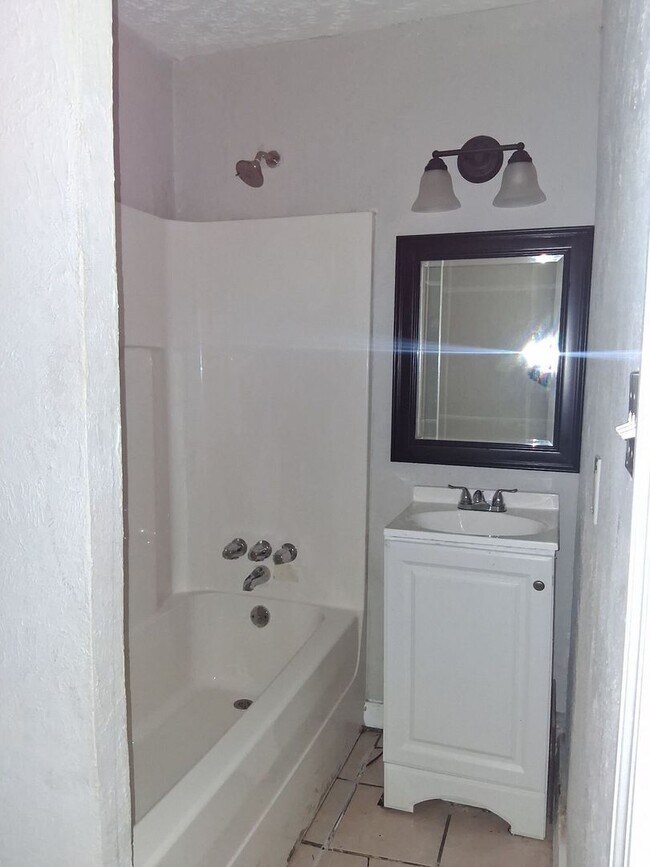 Building Photo - Nice 3 Bed 2 Bath North Jackson Rental on State St