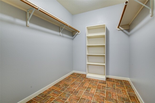 Building Photo - 19402 Hickory Meadow Ln