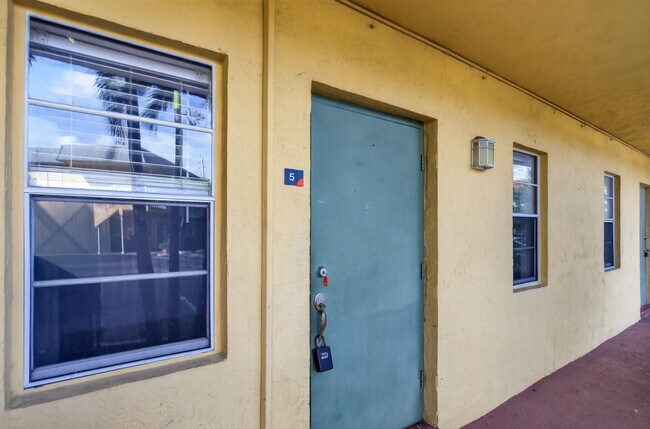 Building Photo - 4071 N Dixie Hwy