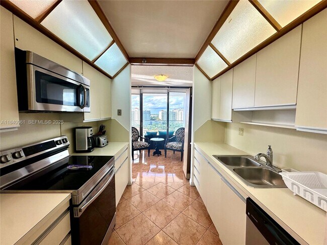 Building Photo - 19707 Turnberry Way