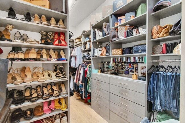 Building Photo - 17662 Cadena Dr