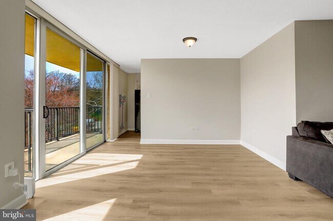 Building Photo - 4600 S Four Mile Run Dr