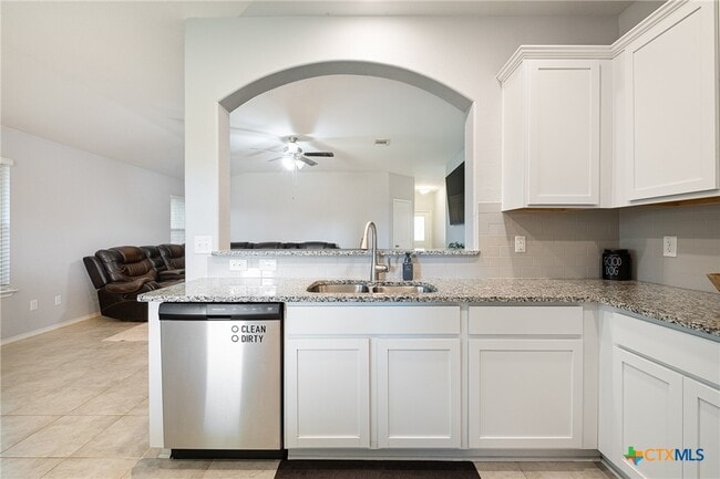 Building Photo - 5541 Perdita Dr