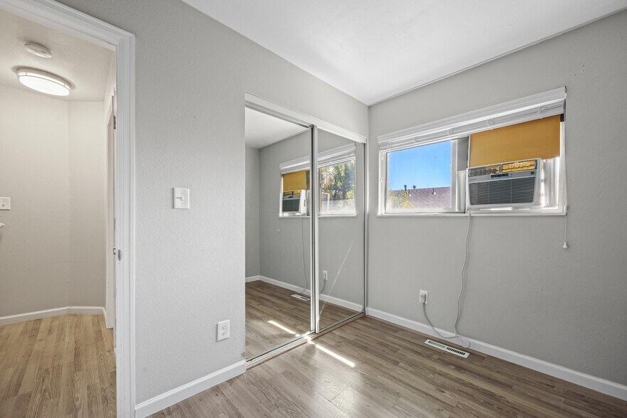 Building Photo - 1615 Cottonwood Dr